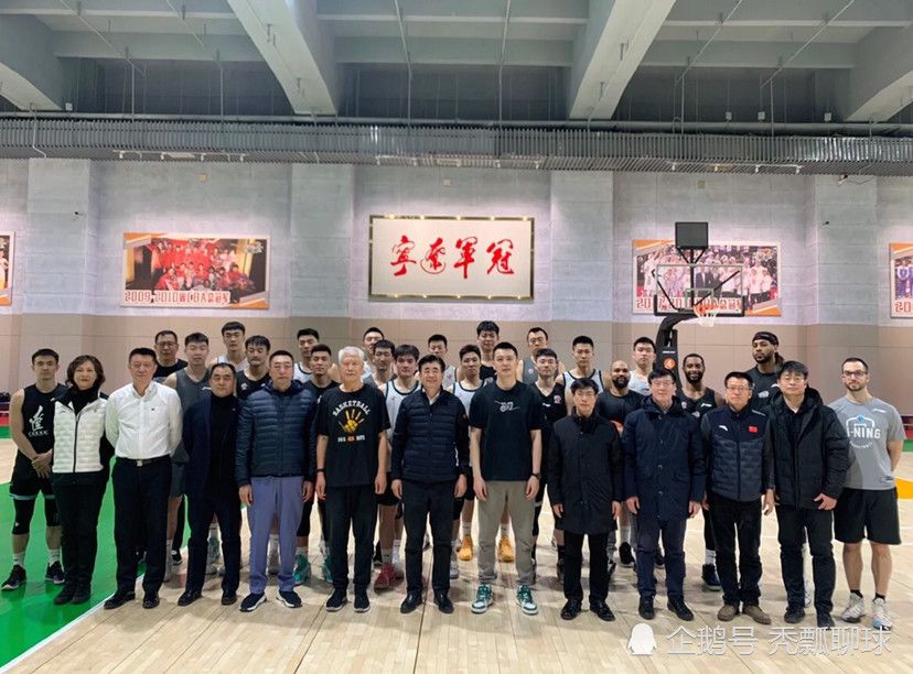 ;三人假期不孤单 ;因为哥哥陪在你身边;三位猛人登场时都是颓的，很平静，很日常，不显山不露水